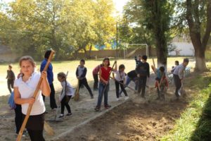 Acțiune de salubrizare în cadrul campaniei ,,Hai cu noi în gașca voluntarilor!”