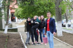Acțiune de salubrizare pe teritoriul instituției și la nivel de comunitate!BRAVO Liceul Teoretic „Mihai Eminescu”