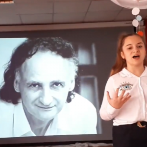 Poezia ”În limba ta” recitată de Covaci Loredana din satul Slobozia Mare raionul Cahul, Liceul Teoretic Mihai Eminescu, elevă în clasa 6-a.